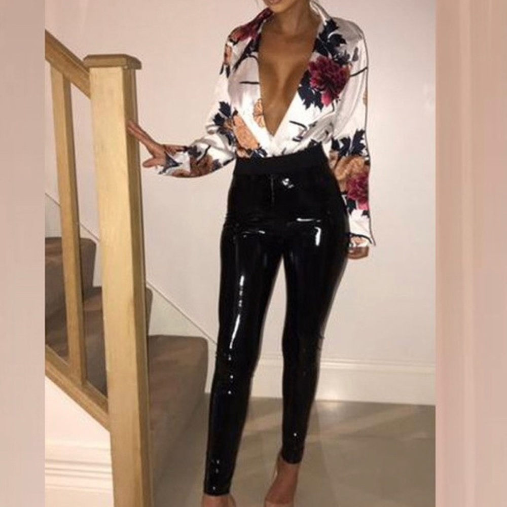 SOLDOUT Deep V Neck Floral Print Bodysuit Top - Picture 2 of 8